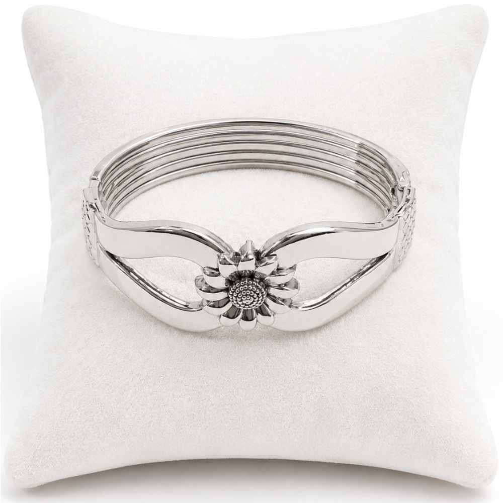 Silver Floral Sunflower Hinged Bangle Bracelet 💥NWOT💥